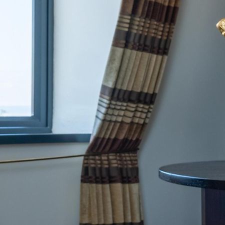 Marine Court Hotel Бангор Экстерьер фото