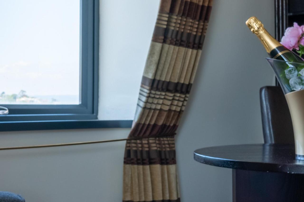 Marine Court Hotel Бангор Экстерьер фото