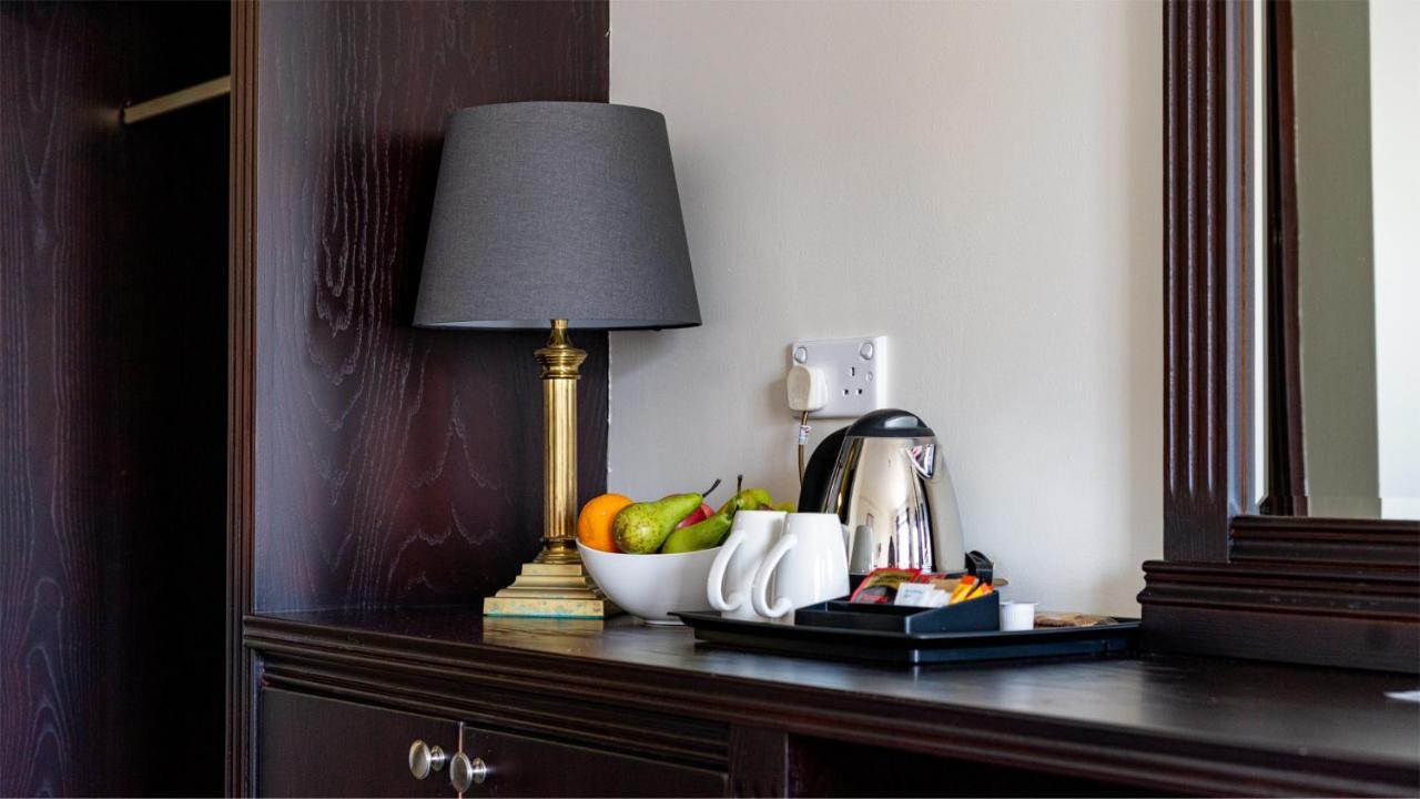 Marine Court Hotel Бангор Экстерьер фото